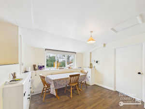 Kitchen/Breakfast Room- click for photo gallery